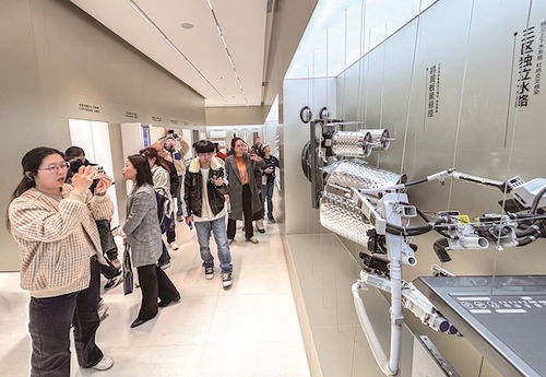 光谷發(fā)布三條科技旅游線路 超級(jí)工廠、人工智能與低空文旅引領(lǐng)未來(lái)體驗(yàn)